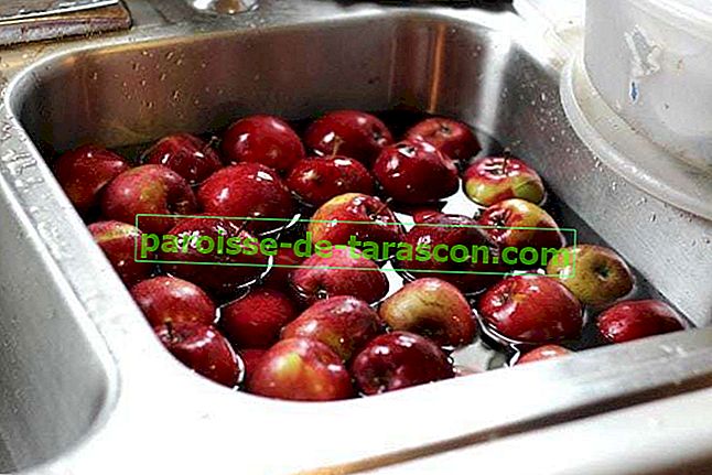 яблука в раковині